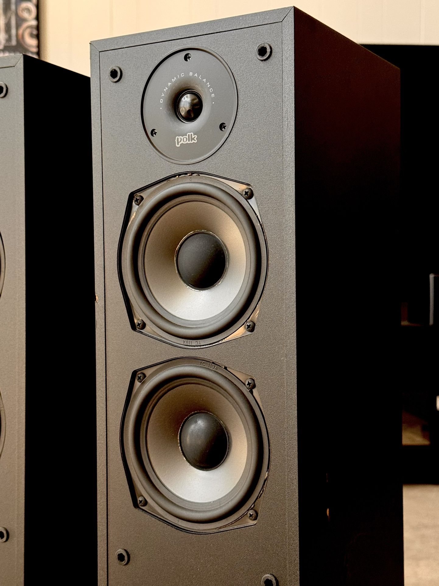 Polk Audio R40 Floorstanding Speakers - Mint !