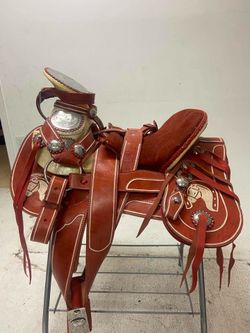 Nueva montura charra pitiada original con medio fuste plateado