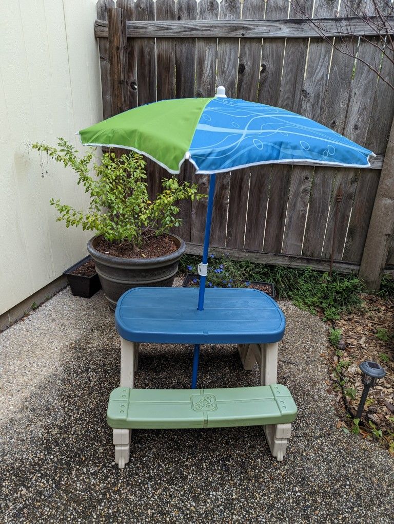 Step 2 Kid's Dining Picnic Table 