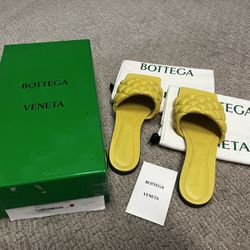 Authentic Beautiful Bottega Veneta Sandal