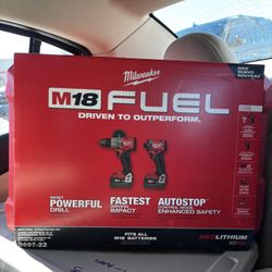 Milwaukee impact Driver 2 Drills M18
