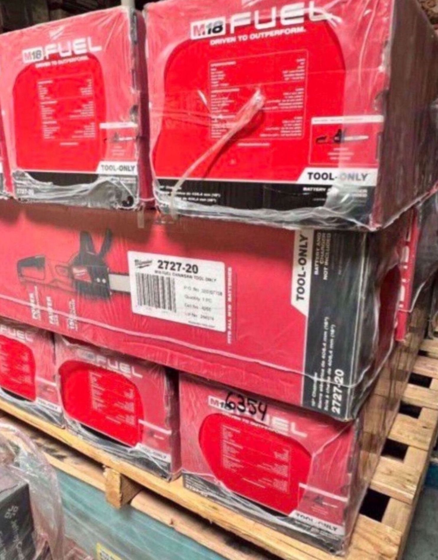Milwaukee M18 FUEL 16 in. 18-Volt Lithium-Ion Brushless Battery Chainsaw (Tool-Only)
