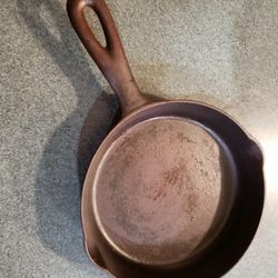 VINTAGE FAVORITE PIQUA WARE SMILEY # 3C HEAT RING CAST IRON SKILLET