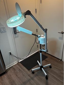Free esthetician steamer/Light