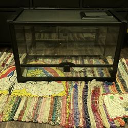 10 gallon front opening critter tank like new