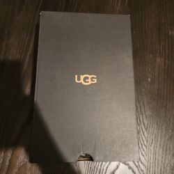UGG SLIPPERS