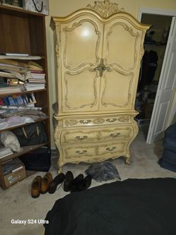 king sized bedroom set.