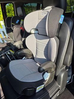 Graco Highback Booster Car Seat – Excellent Condition
Clean and in excellent condition. Ready to use!
Adjustable headrest
Converts from highback