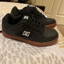 Boys DC shoes Never Worn Size 1