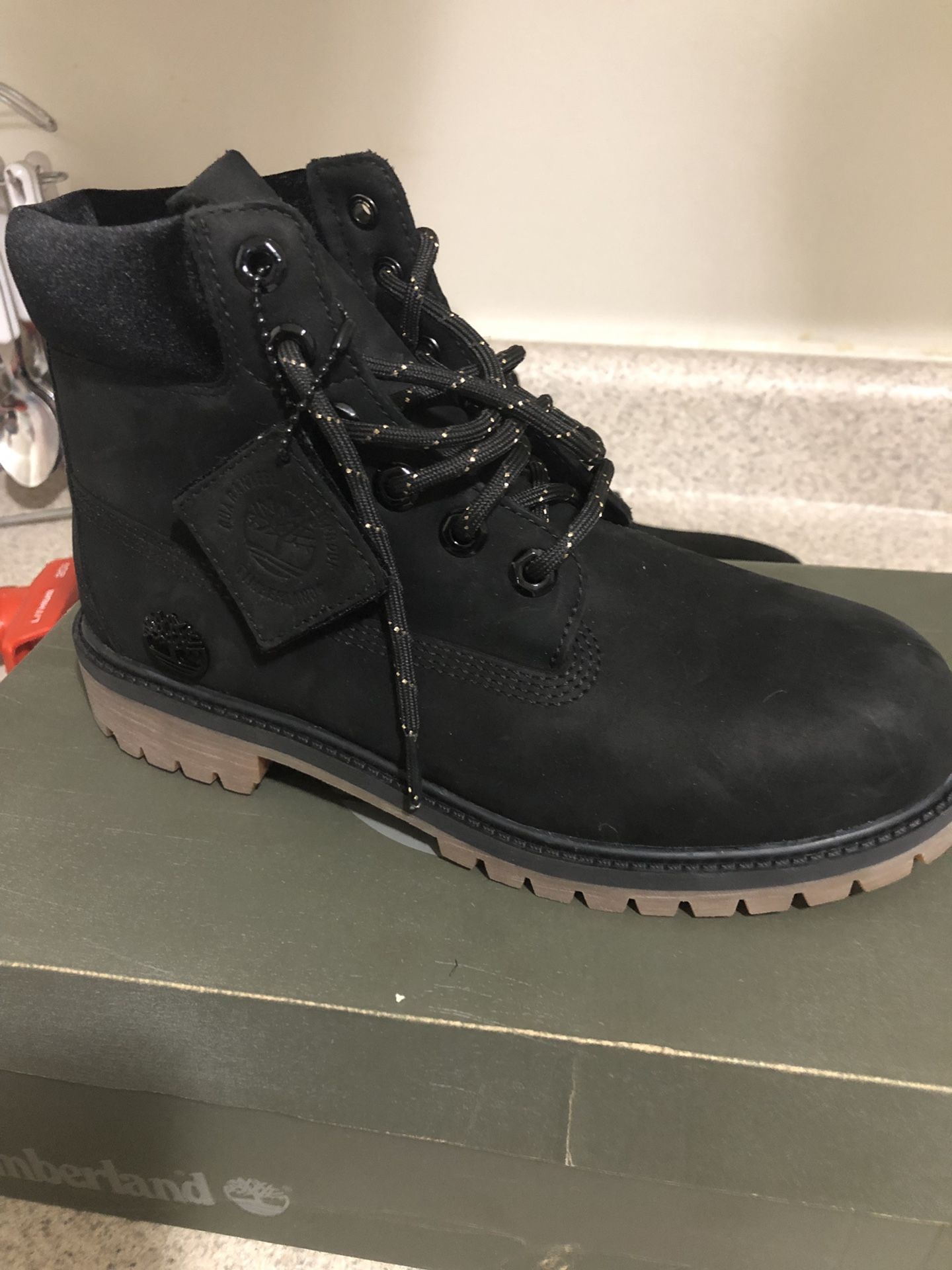 Black timberlands with box!