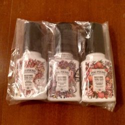 BRAND NEW IN PACKAGE WITH 3 INDIVIDUAL GIFT BOXES POO-POURRI SPRING BUNDLE SET OF THREE 2 OZ ESSENTIAL OIL TOILET DEODORIZERS