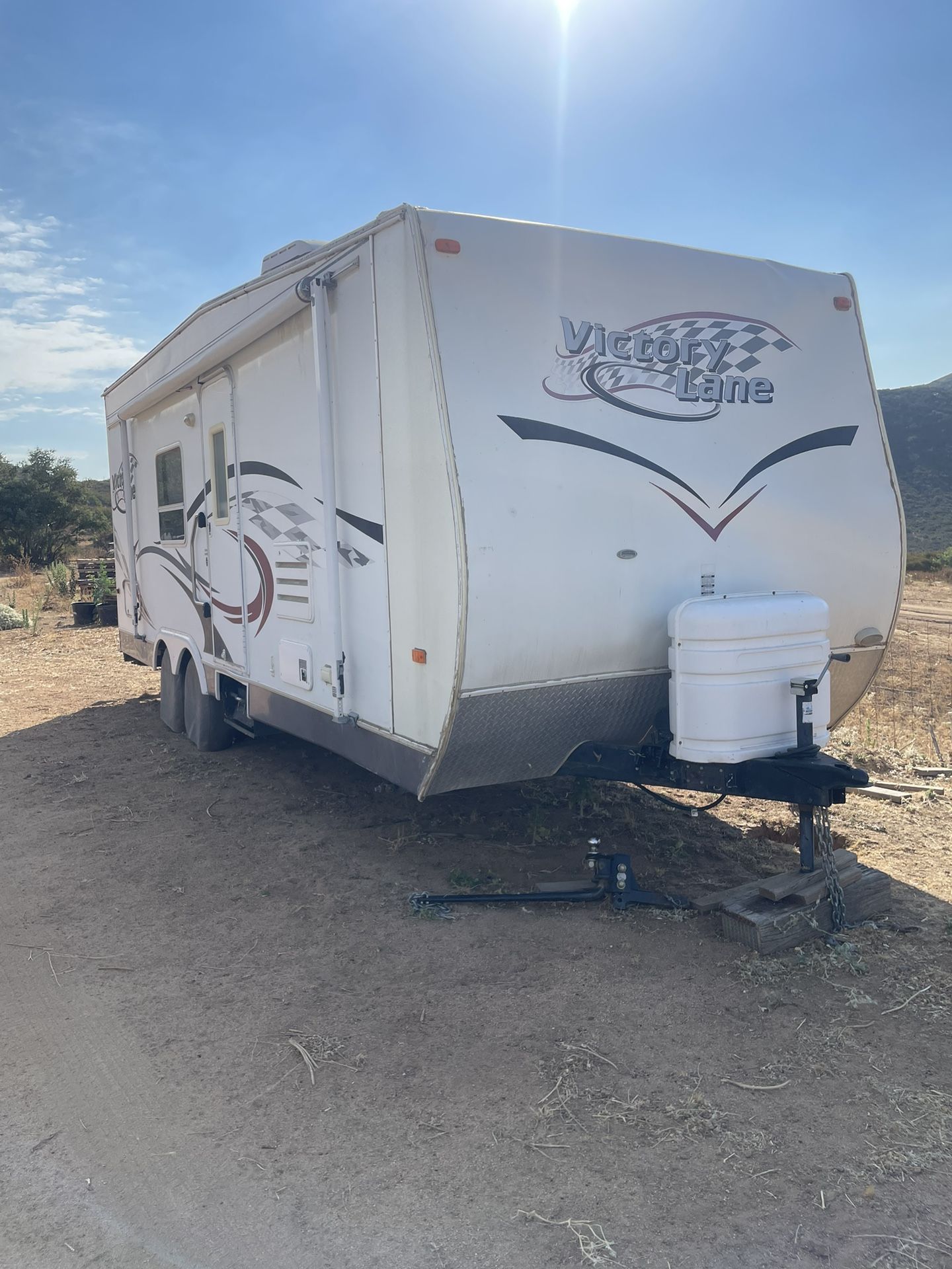 2005 Dutchmen Victory Lane 24 Foot Toy Hauler