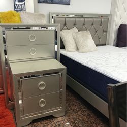 NEW. KING BED, DRESSER, MIRROR 2 NIGHTSTANDS AND CHEST. SAME DAY DELIVERY AND EASY FINANCING. 