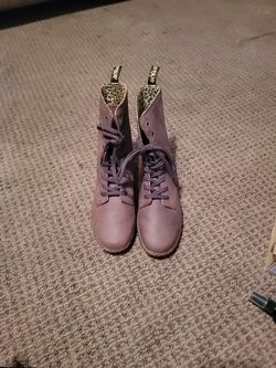 Woman's Dr. Martens.. Not Even Broken In... ... AUTHENTIC ...