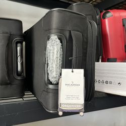 Ricardo light weight carry-on suitcase