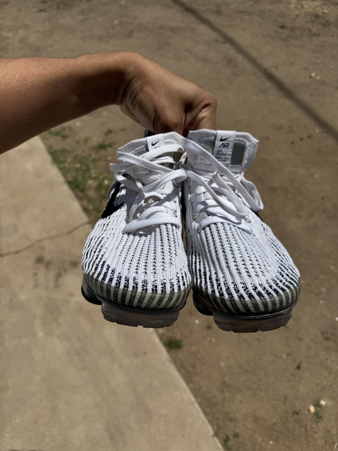 Nike Air VaporMax Flyknit Zebra Size 10