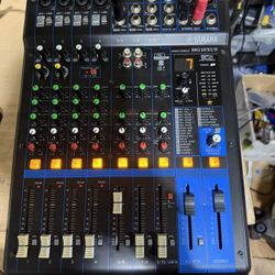 Yamaha MG10XUF 10 Channel Stereo Mixer With Effects.