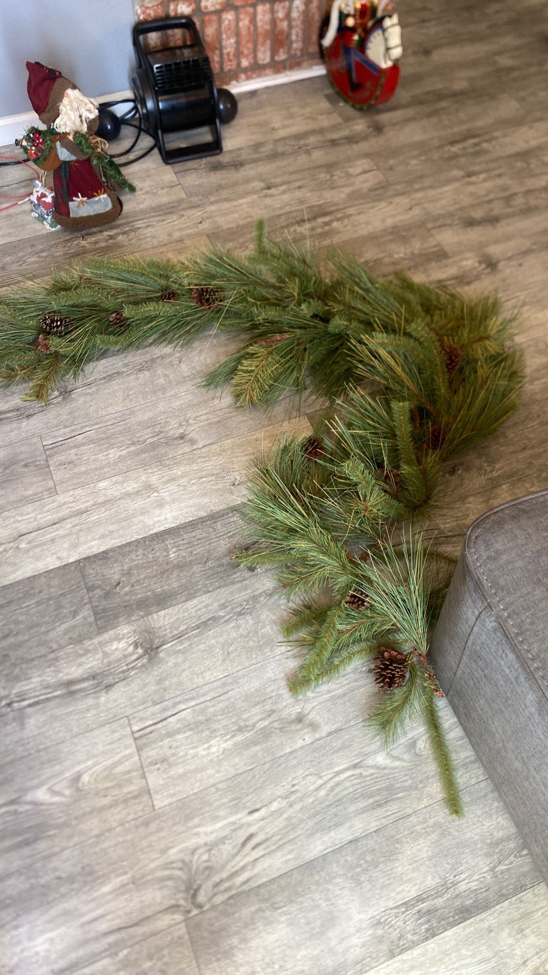 2 pine garlands
