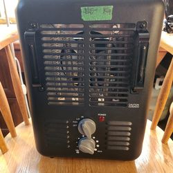 Space Heater in black
Model: DQ2016 120VAC, 60Hz, 1500W