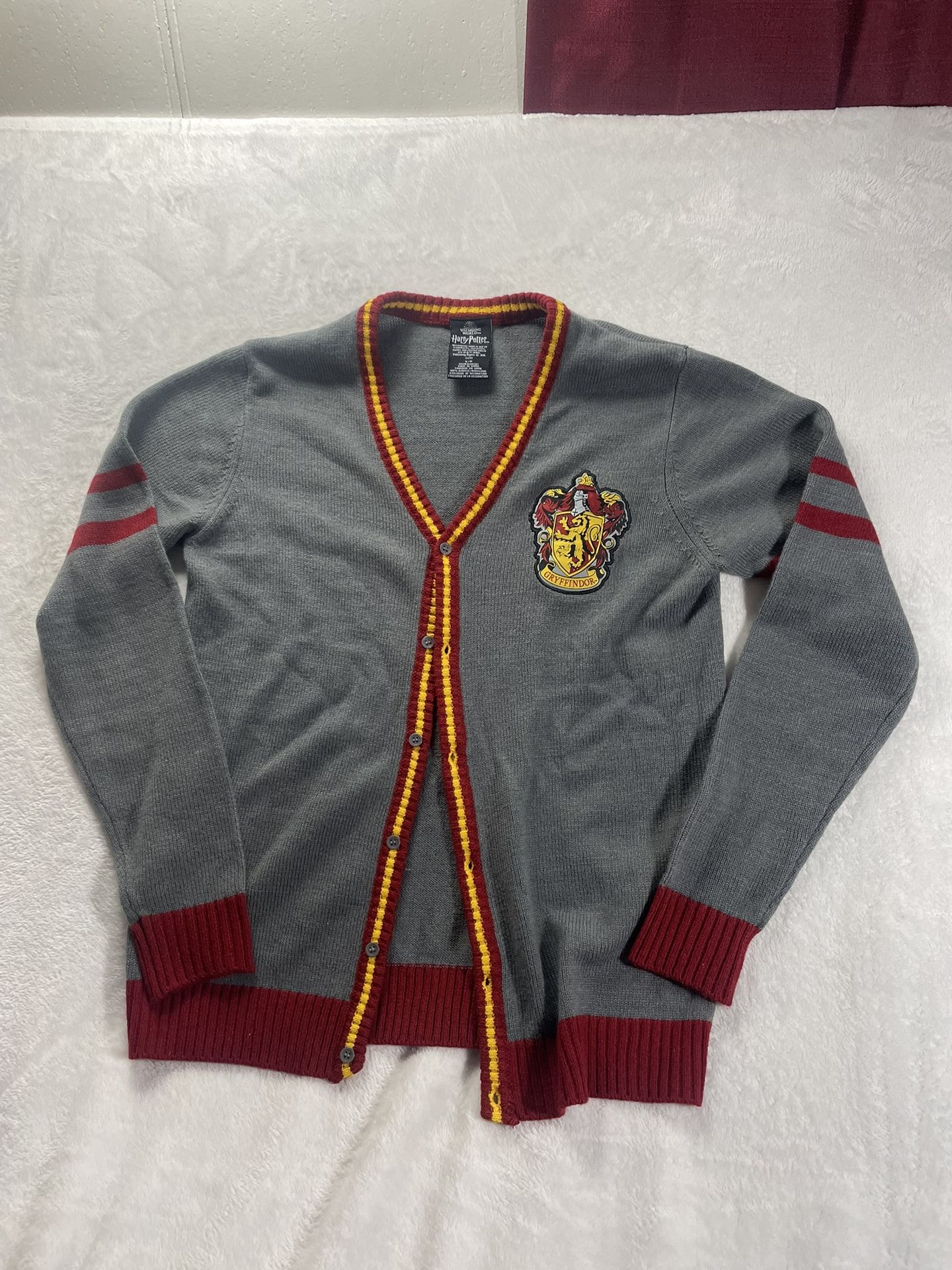 Harry Potter Gryffindor Crest Cardigan Knit Sweater Gray Size Small RARE 🔥