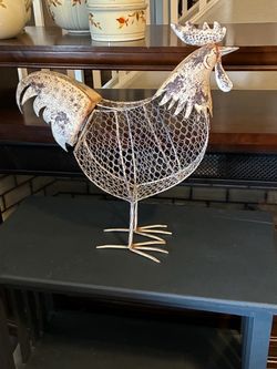 Metal rooster decoration
