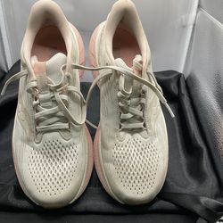Saucony Women’s Shoes 
