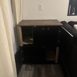 Cat House/Litter Box/scratch Posts