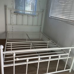 White Metal Bedframe - Full