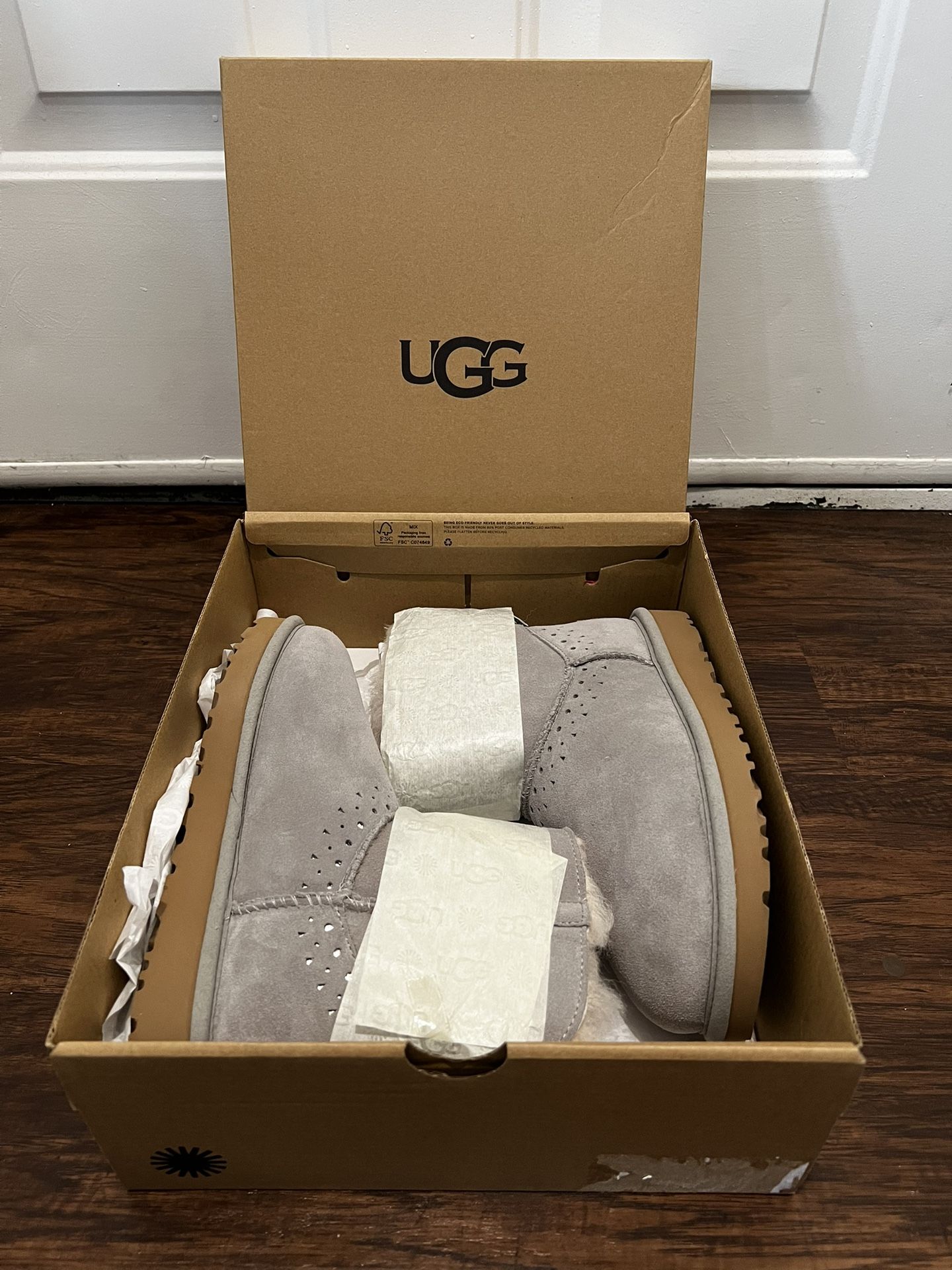 Brand New Women’s Ugg DAE Sunshine Perf Boots