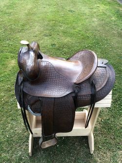 14 inch display saddle