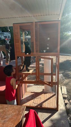 Used buy NEW cat house