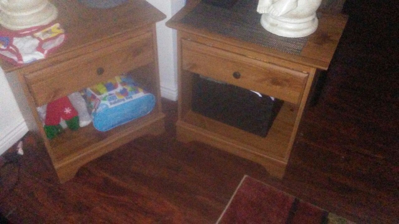 2 end tables /nightstand s