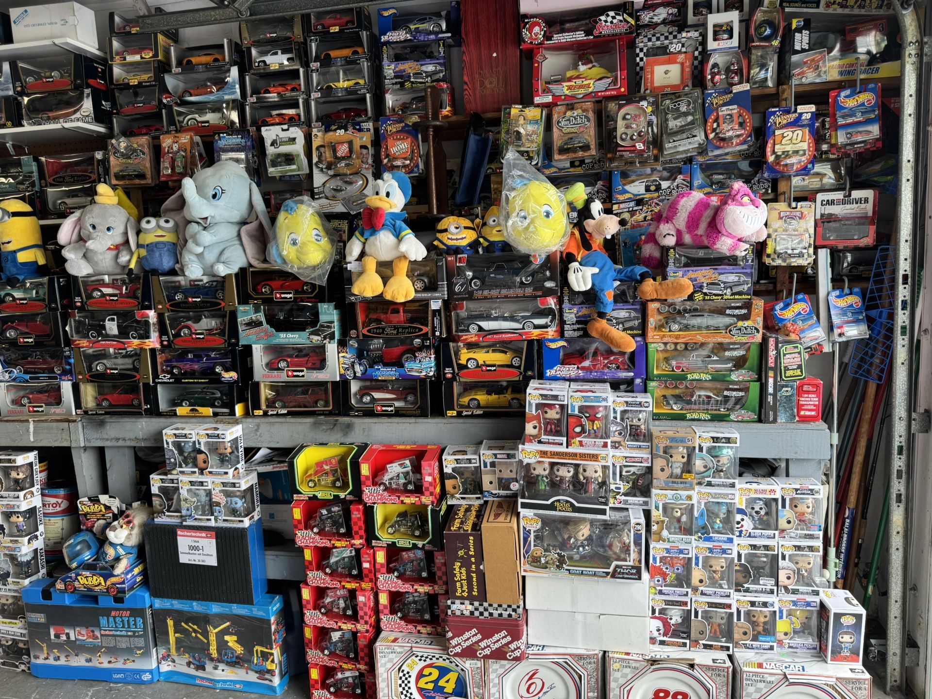 Santa’s Workshop Toy Garage 
