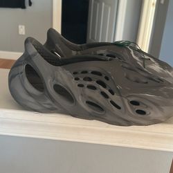 Men’s 13 yeezy foam runner