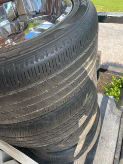 902 chrome player 22”rims 4 used and 4 like new tires