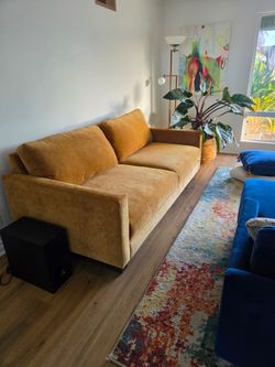 SOFA (LIKE NEW)