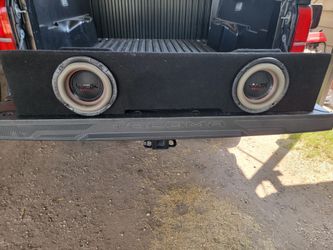 Db drive wdx8g5.4 900 watts Rms each like new still for ford f150 supercrew 09-2026 & chevy silverado supercrew