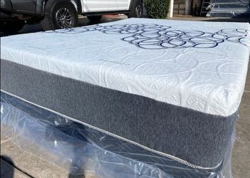 Cal King Bamboo Cool Gel Memory Foam!!