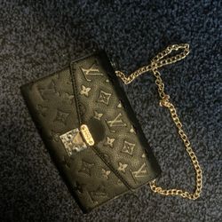 Louis Vuitton Crossbody for Sale in Phoenix, AZ - OfferUp