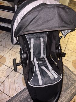 Three wheel graco stroller