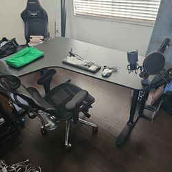 Gaming desk set up (NEED GONE ASAP)