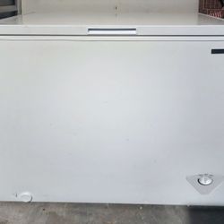 VISSANI 8.8 cu. ft. Chest Freezer / Deep Freezer for Home / Garage or Office