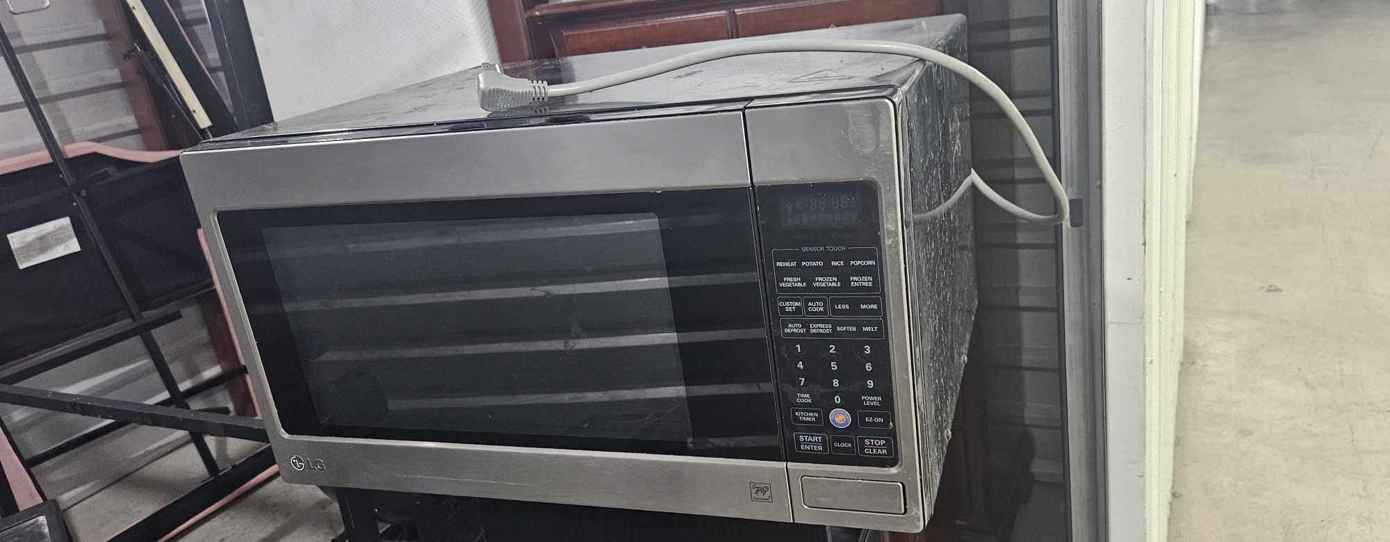 LG Microwave 24 Inch Wide LG Countertop Microwave Oven with Sensor Cook (2 cubic ft) Works Well Stewart&Nellis Pick Up