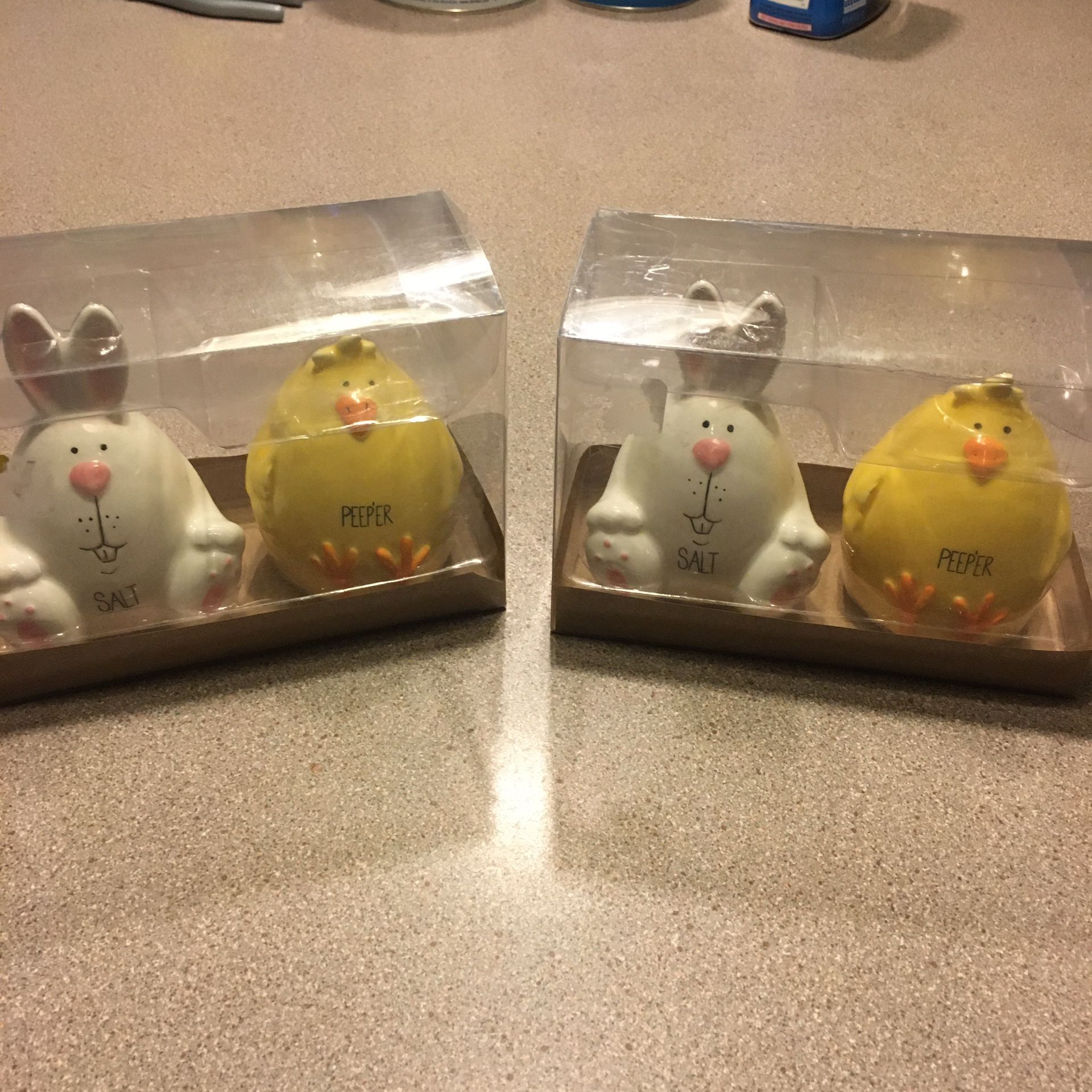 NWT salt pepper shake bundle