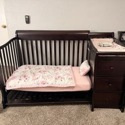 Crib W Changing Table