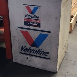 55 Gallon Valvoline Storage And Pump 