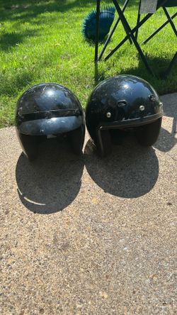 2 Helmets 
