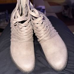 Ladies Low Boot Size 8.5 New Tan