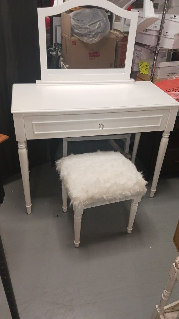 White Wood Vanity With Stool