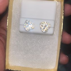 Brand New Heart Earrings Screw In 